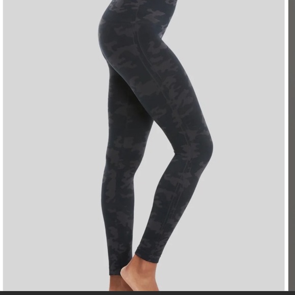 NWT Spanx EcoCare Seamless Leggings Camo Black - Picture 10 of 10